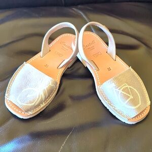 Castell Sandals